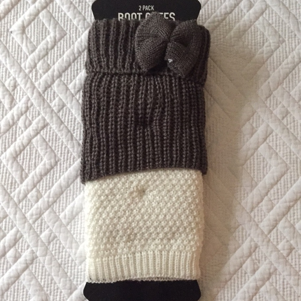 Two boot cuffs with bow